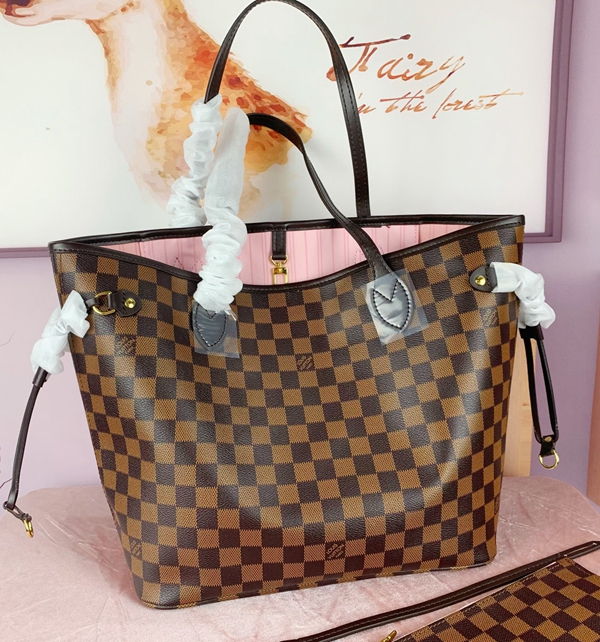 ルイヴィトンバッグ背面デザイン